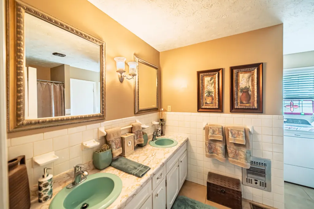 160 Charlotte Ann Drive Paducah KY 42001