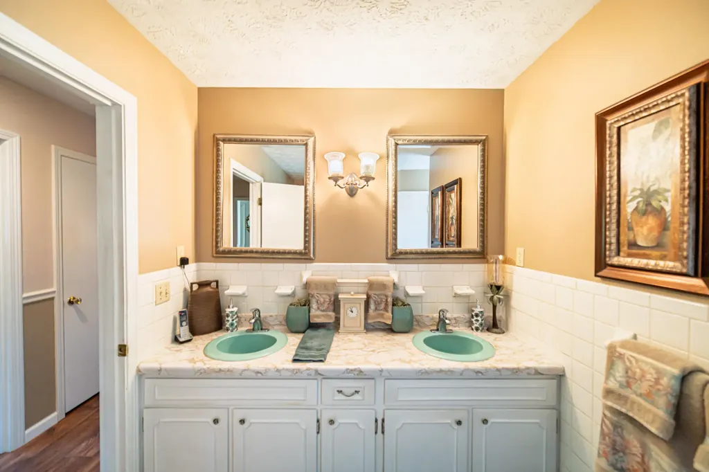 160 Charlotte Ann Drive Paducah KY 42001
