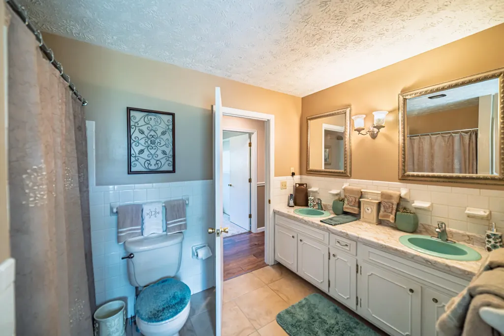 160 Charlotte Ann Drive Paducah KY 42001