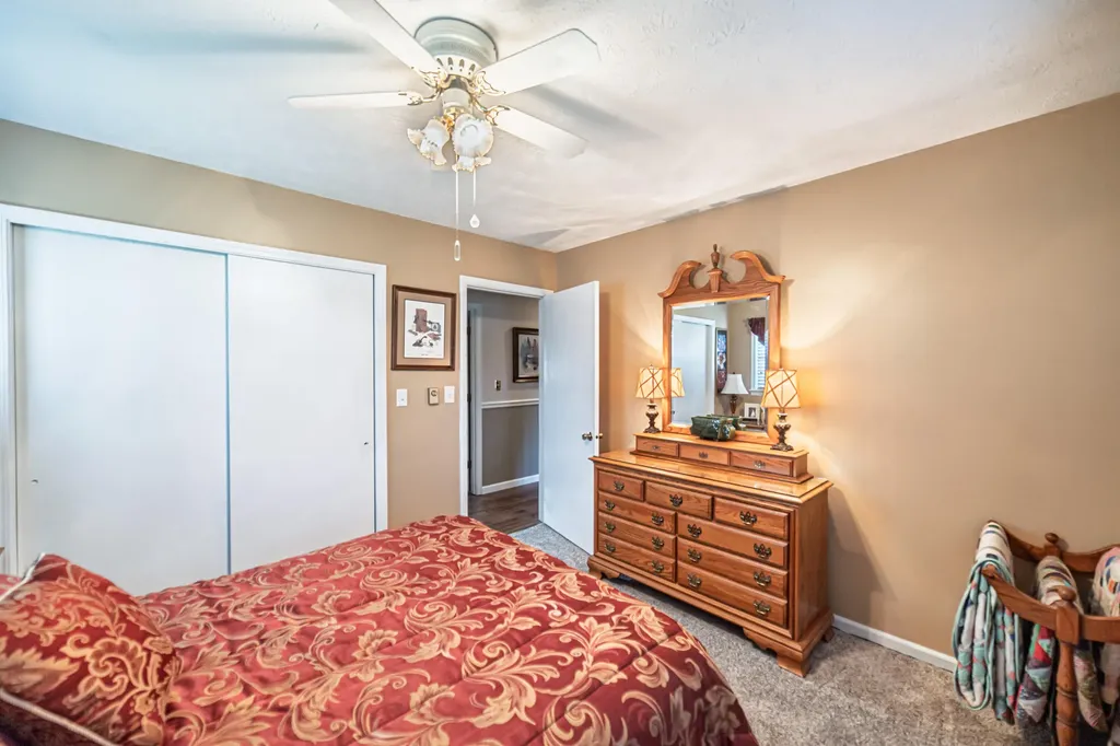 160 Charlotte Ann Drive Paducah KY 42001