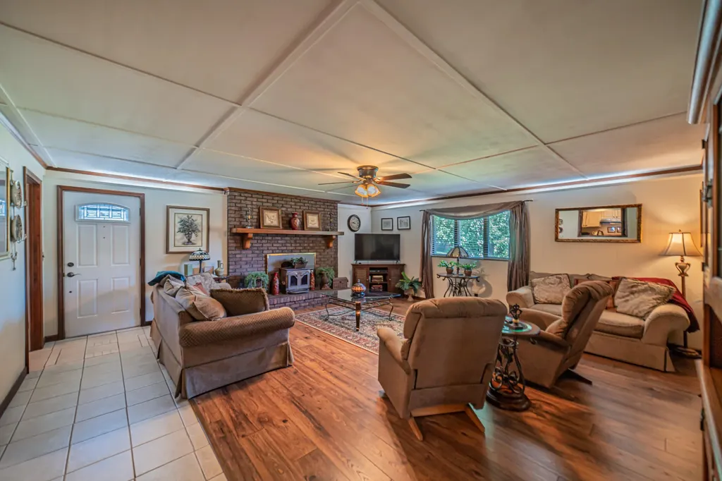 160 Charlotte Ann Drive Paducah KY 42001