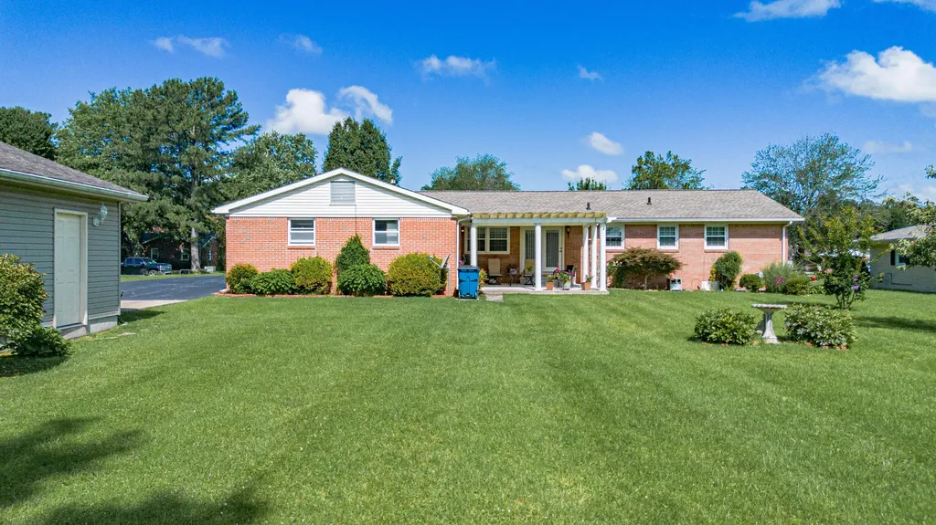 160 Charlotte Ann Drive Paducah KY 42001