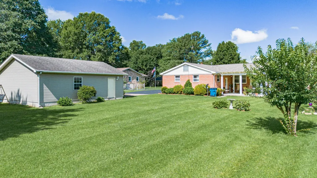 160 Charlotte Ann Drive Paducah KY 42001