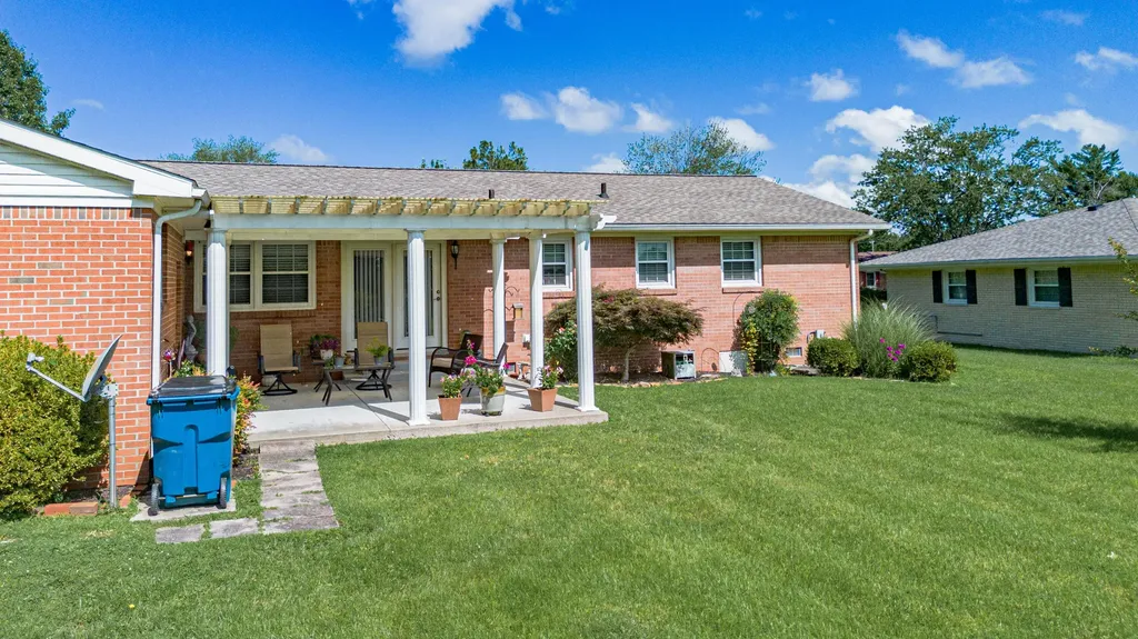 160 Charlotte Ann Drive Paducah KY 42001