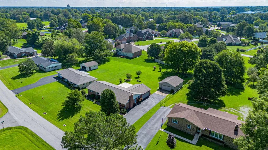 160 Charlotte Ann Drive Paducah KY 42001