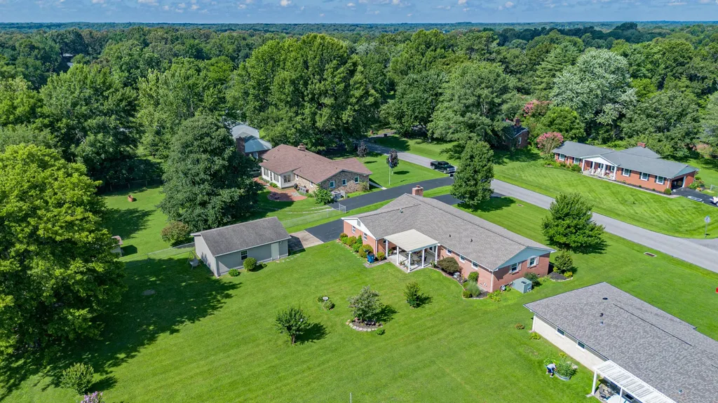 160 Charlotte Ann Drive Paducah KY 42001
