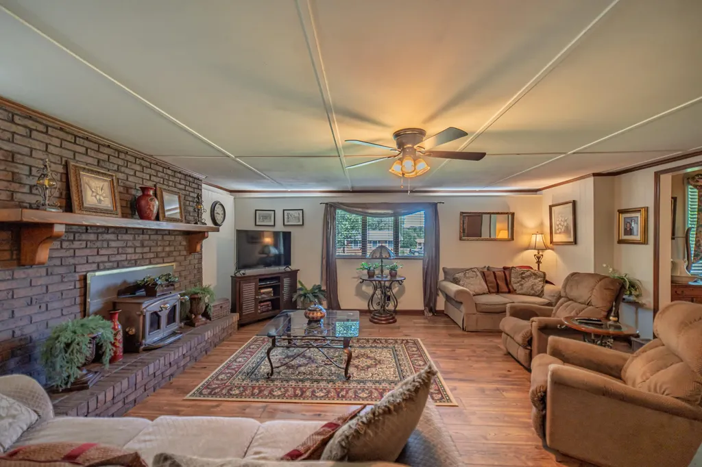 160 Charlotte Ann Drive Paducah KY 42001