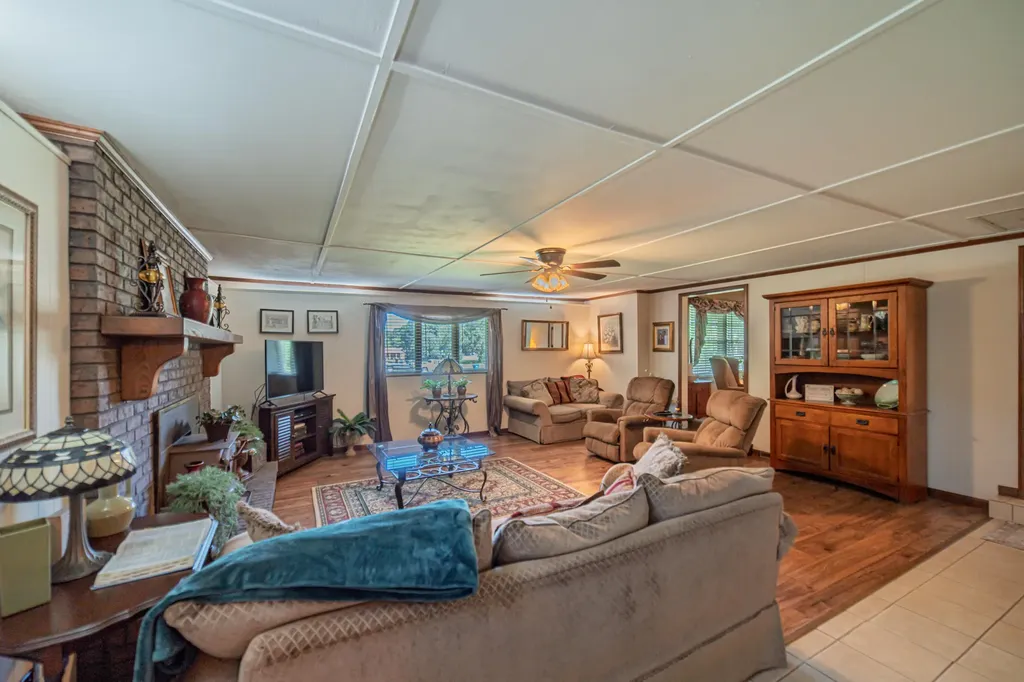 160 Charlotte Ann Drive Paducah KY 42001