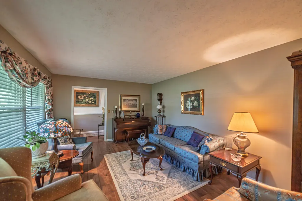 160 Charlotte Ann Drive Paducah KY 42001