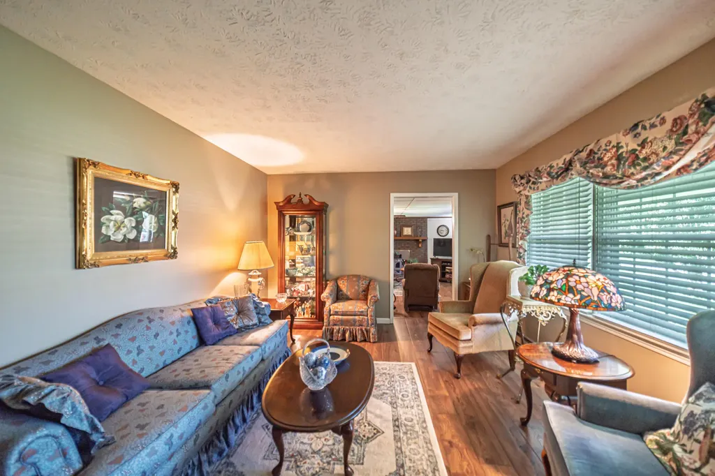 160 Charlotte Ann Drive Paducah KY 42001