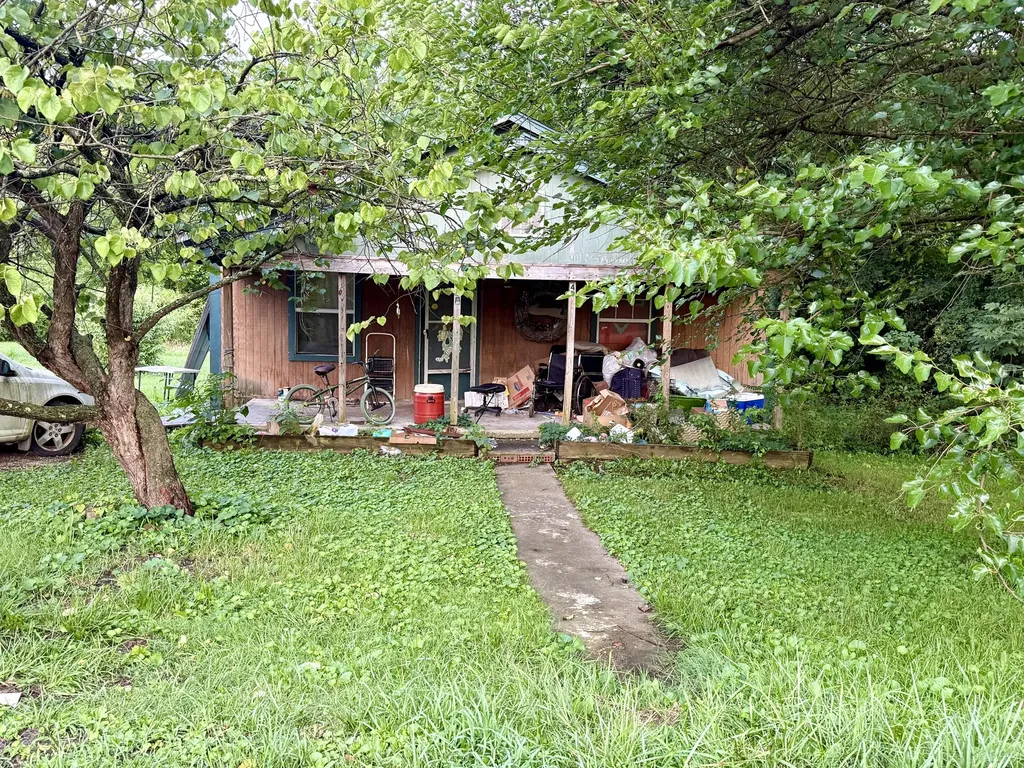 1226 R C Ledington Lane Corbin KY 40701