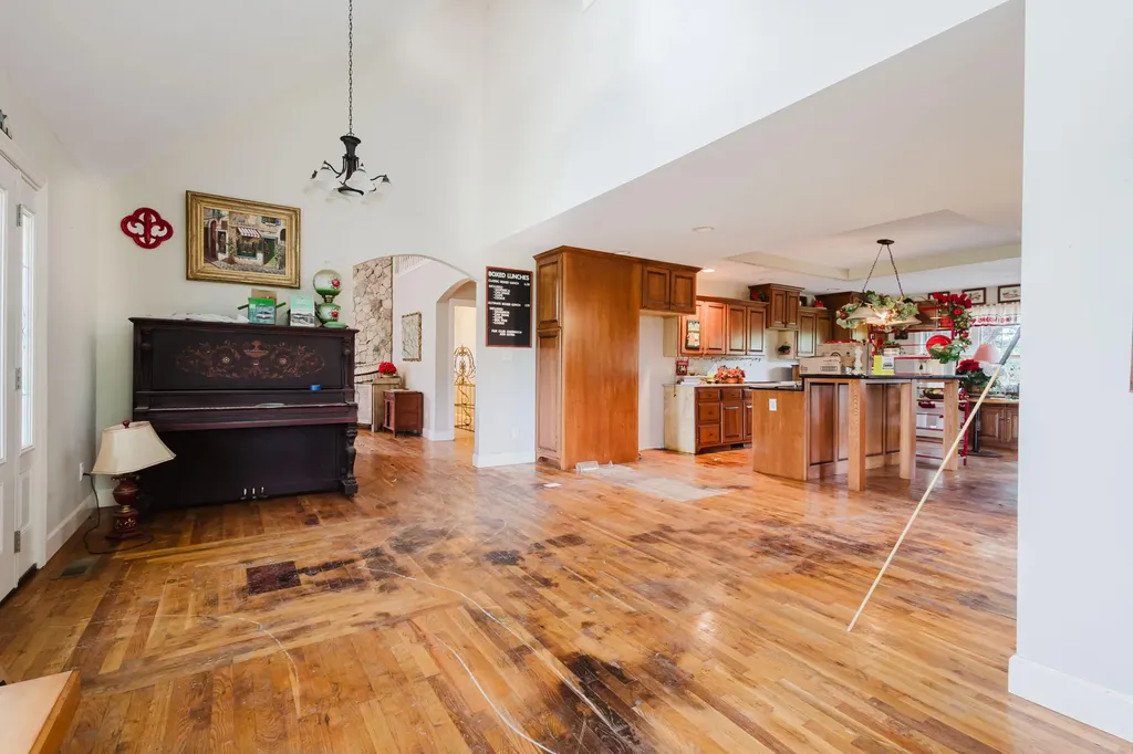 2416 Meador Port Oliver Road Scottsville KY 42164