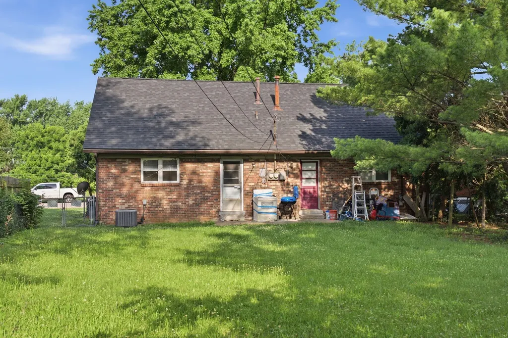 1503 Roanoke Road Lexington KY 40504