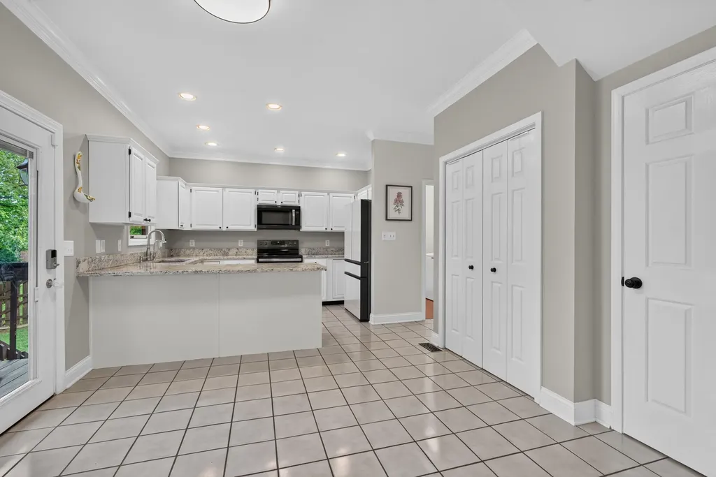 717 Maple Ridge Lane Lexington KY 40509