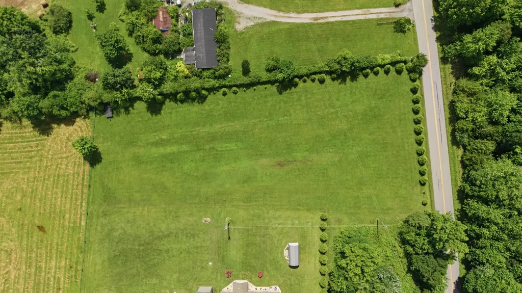 2332 Gaffney Road Crab Orchard KY 40419