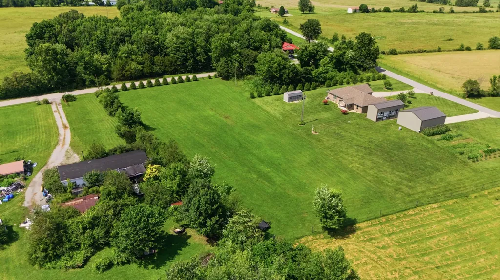 2332 Gaffney Road Crab Orchard KY 40419