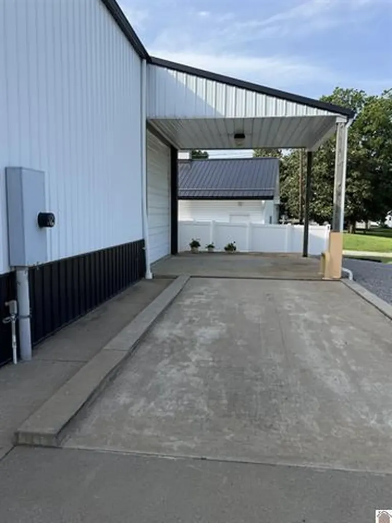 817 Broadway Street Barlow KY 42024