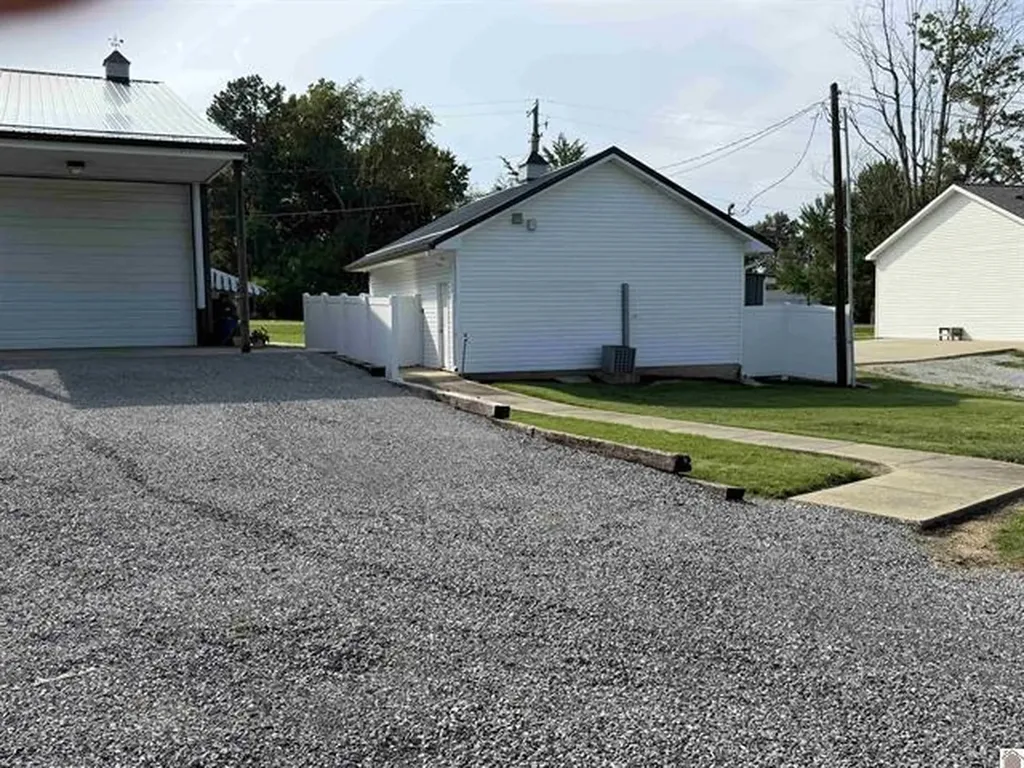 817 Broadway Street Barlow KY 42024
