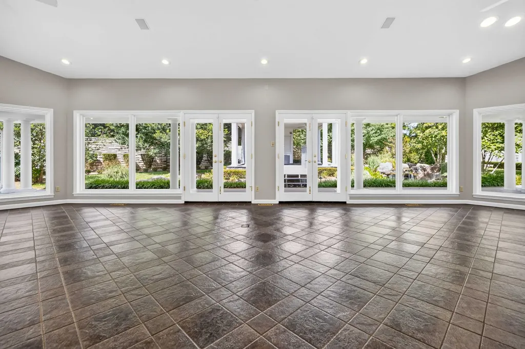 145 Woodland Drive Somerset KY 42501