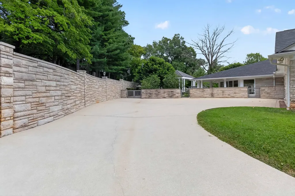 145 Woodland Drive Somerset KY 42501