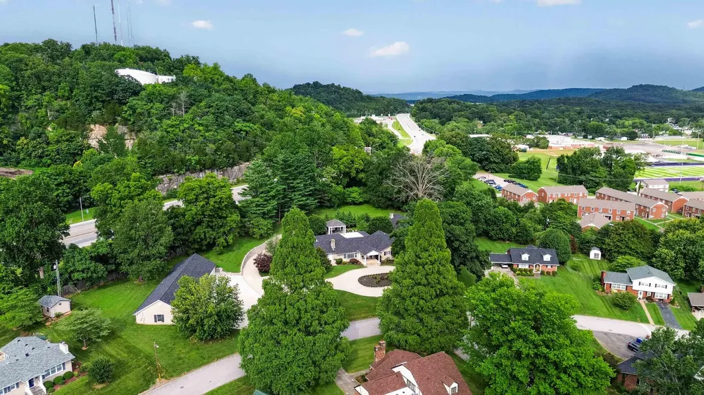 145 Woodland Drive Somerset KY 42501