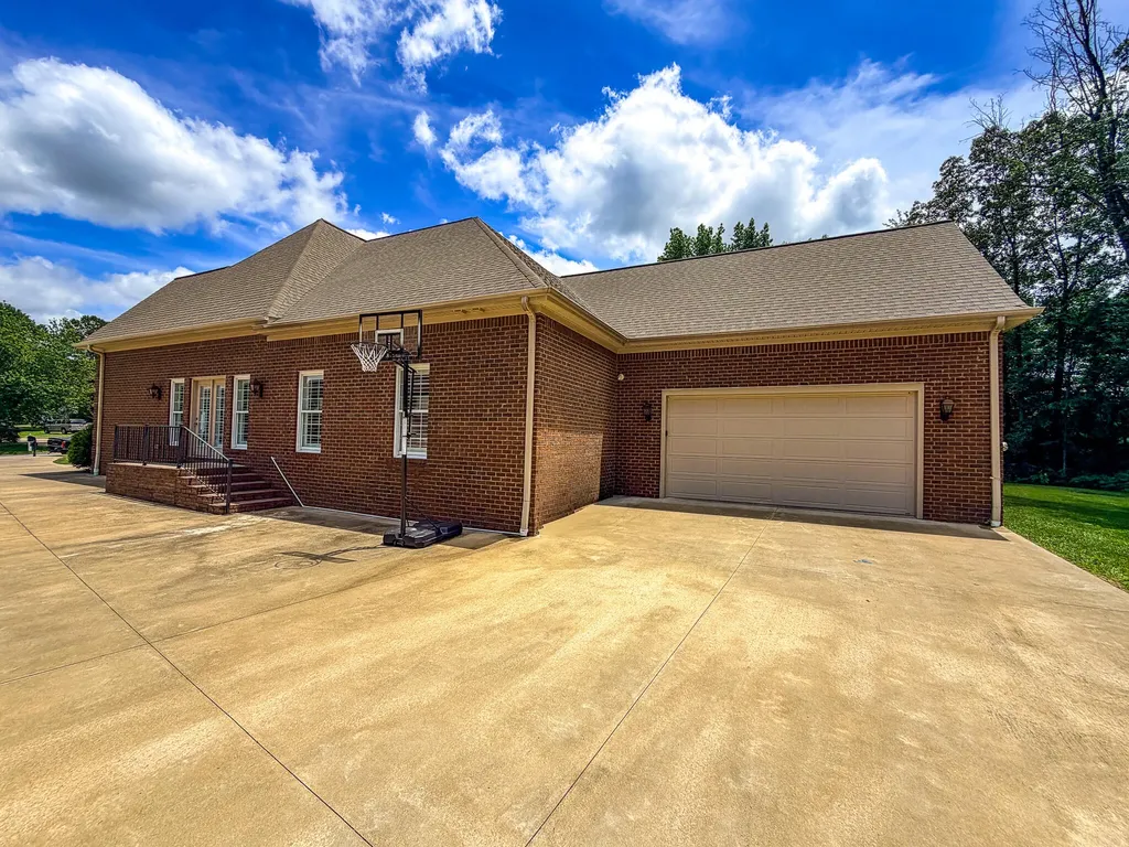 140 Pheasant Run Paducah KY 42001
