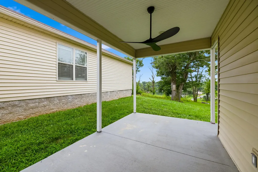 370 Persimmon Way Harrodsburg KY 40330
