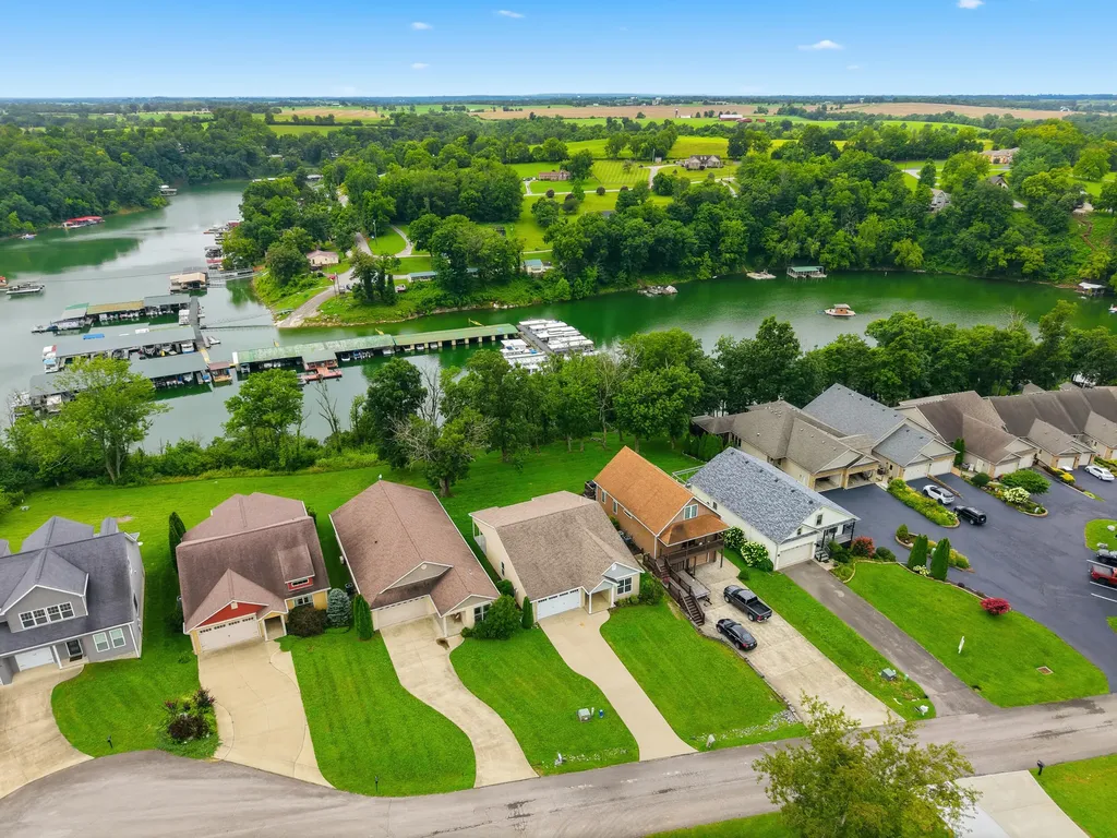 370 Persimmon Way Harrodsburg KY 40330