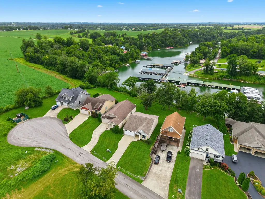 370 Persimmon Way Harrodsburg KY 40330