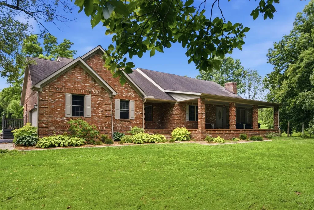 1077 Hammonds Creek Road Lawrenceburg KY 40342