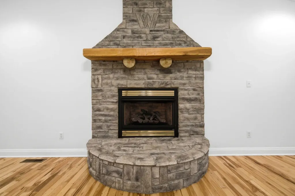 1077 Hammonds Creek Road Lawrenceburg KY 40342