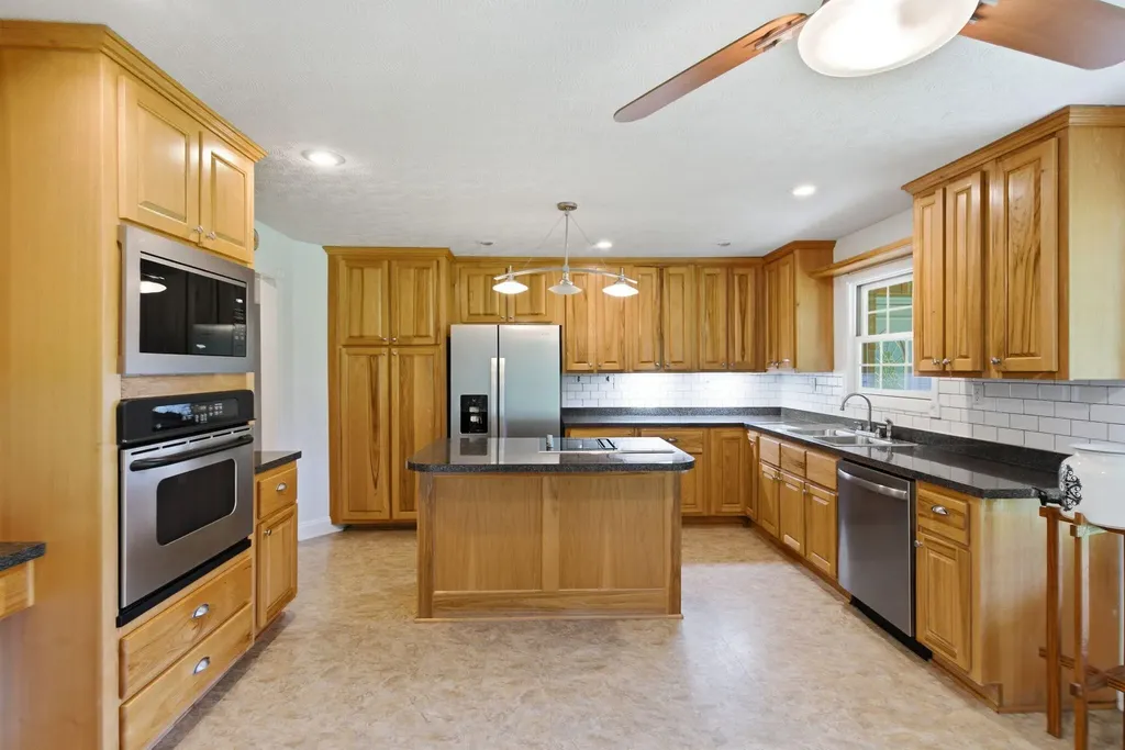 1077 Hammonds Creek Road Lawrenceburg KY 40342