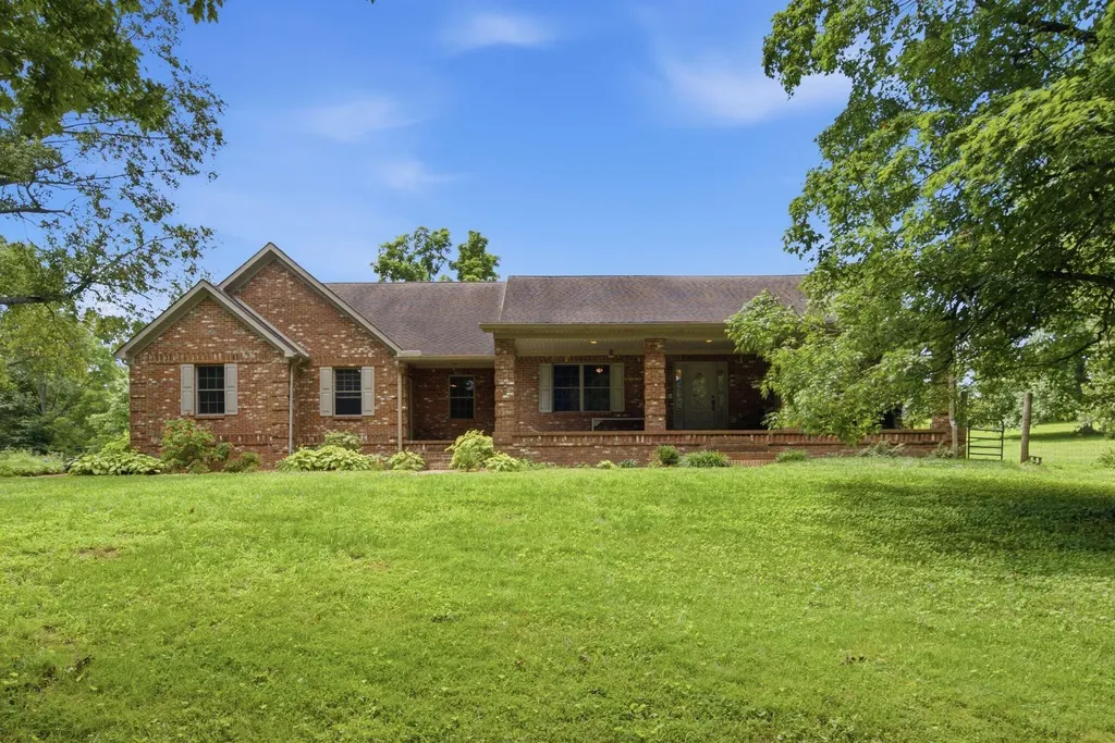 1077 Hammonds Creek Road Lawrenceburg KY 40342