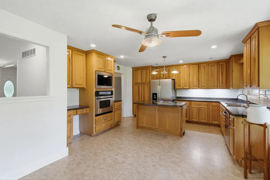 1077 Hammonds Creek Road Lawrenceburg KY 40342