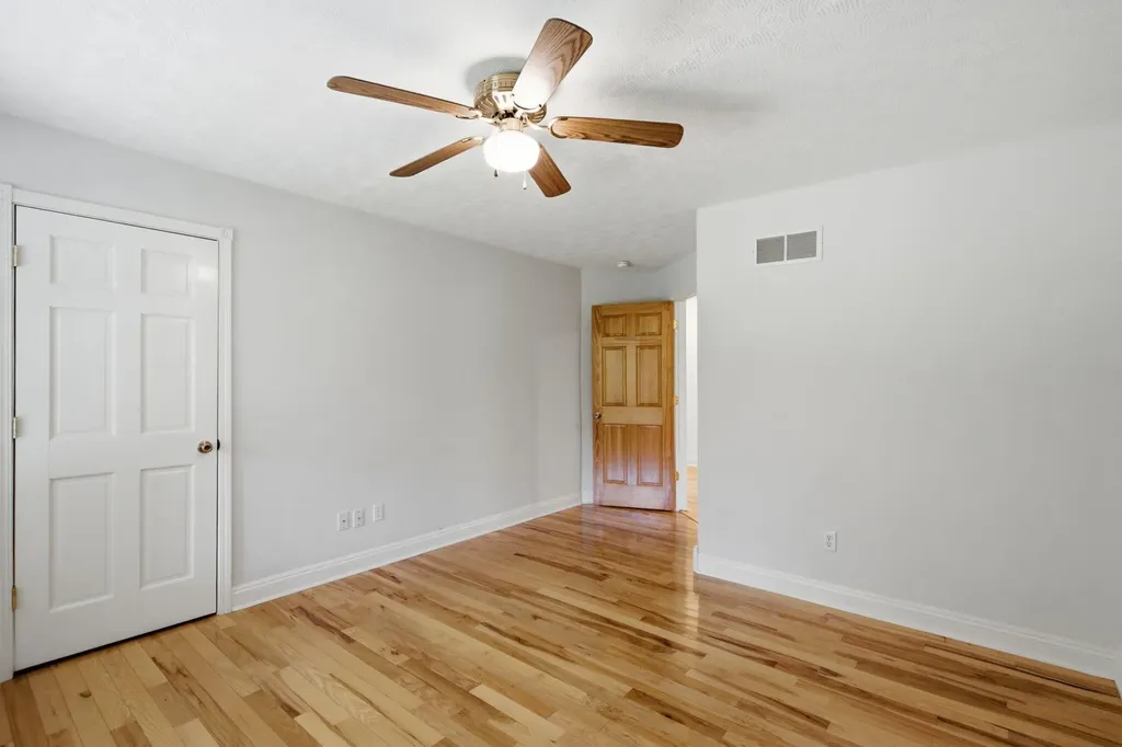 1077 Hammonds Creek Road Lawrenceburg KY 40342