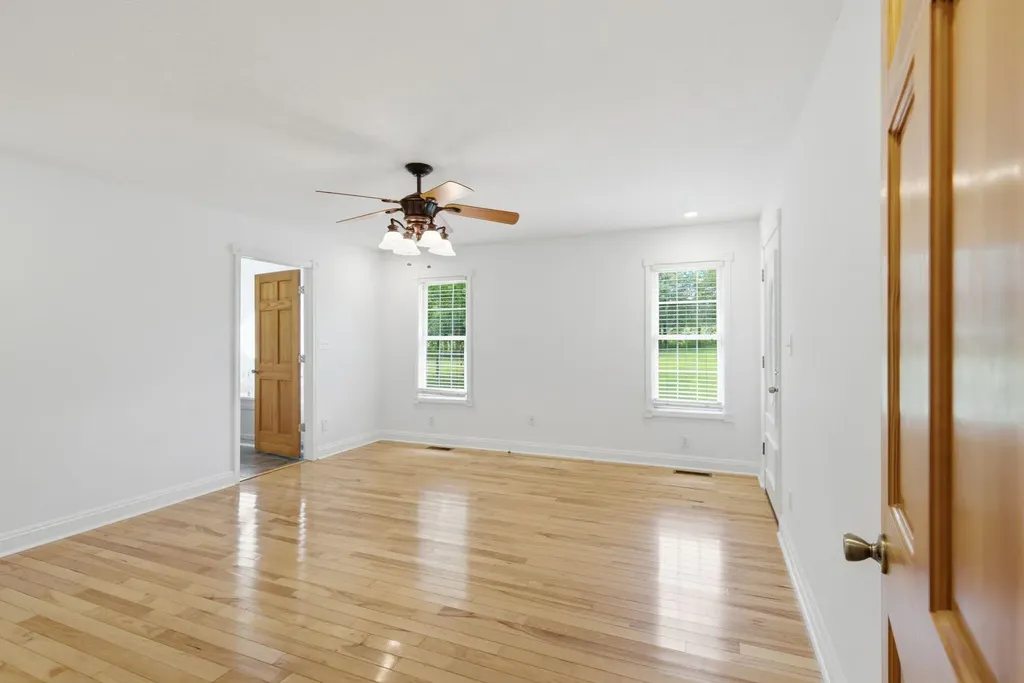 1077 Hammonds Creek Road Lawrenceburg KY 40342