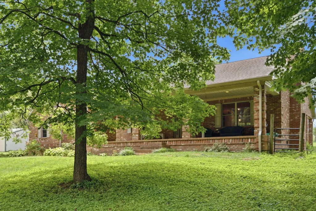 1077 Hammonds Creek Road Lawrenceburg KY 40342