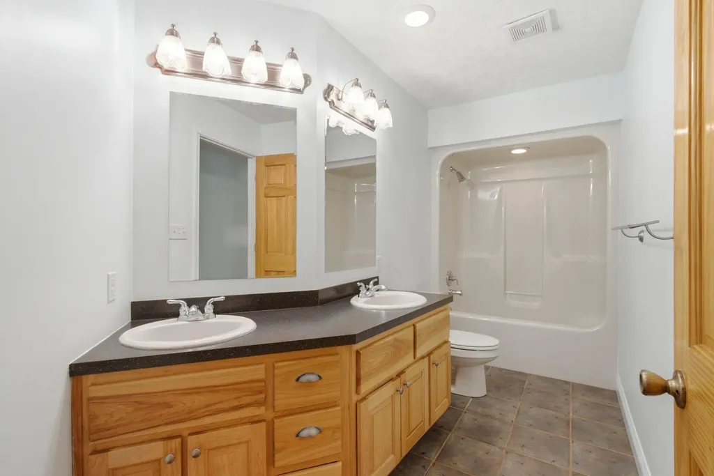 1077 Hammonds Creek Road Lawrenceburg KY 40342