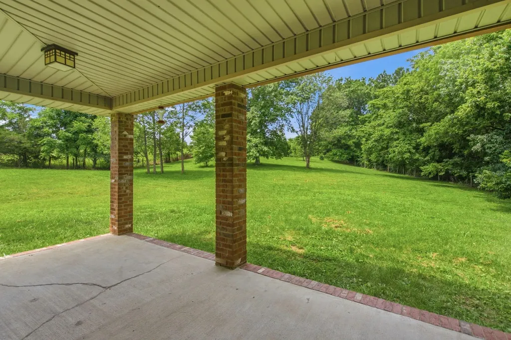 1077 Hammonds Creek Road Lawrenceburg KY 40342