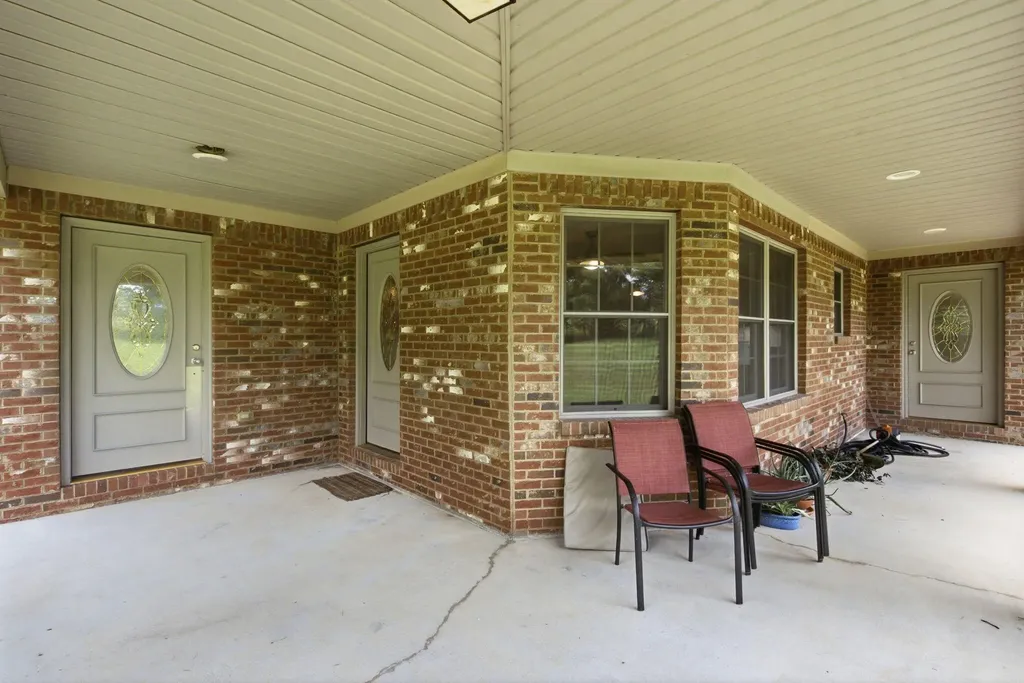 1077 Hammonds Creek Road Lawrenceburg KY 40342