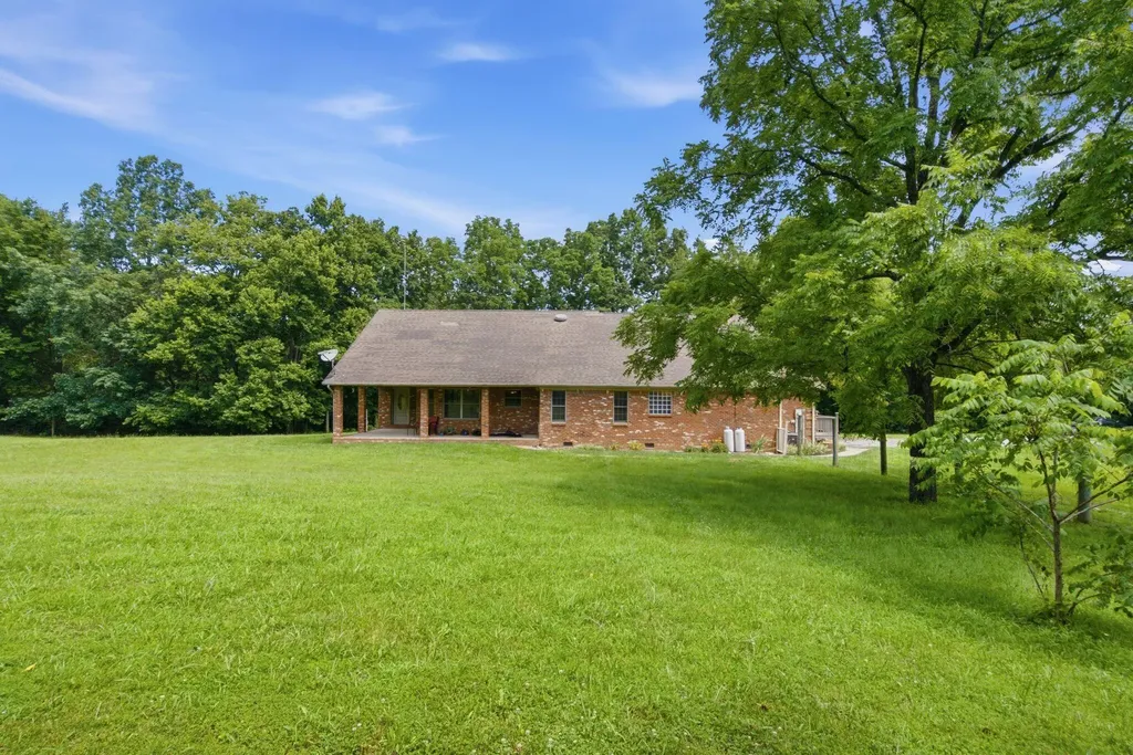 1077 Hammonds Creek Road Lawrenceburg KY 40342