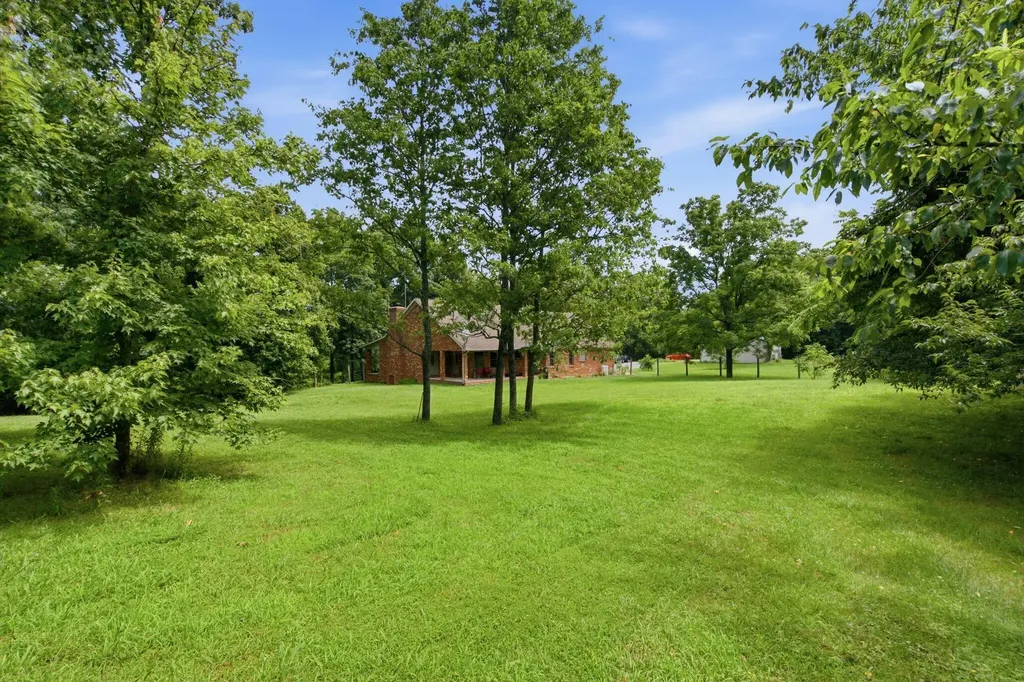 1077 Hammonds Creek Road Lawrenceburg KY 40342