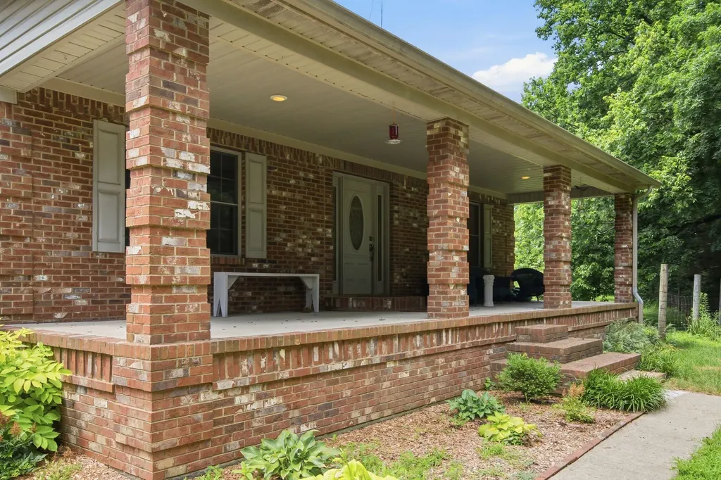1077 Hammonds Creek Road Lawrenceburg KY 40342