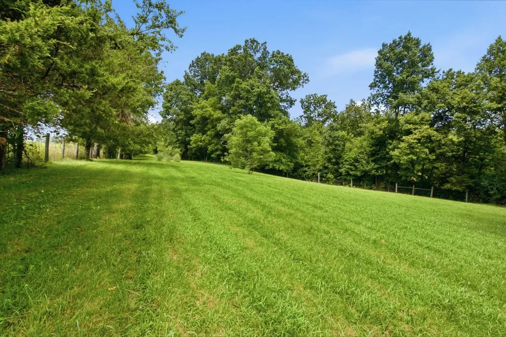 1077 Hammonds Creek Road Lawrenceburg KY 40342