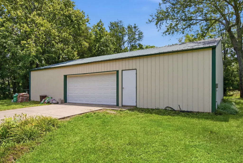 1077 Hammonds Creek Road Lawrenceburg KY 40342