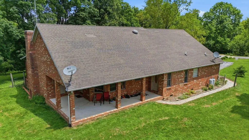 1077 Hammonds Creek Road Lawrenceburg KY 40342