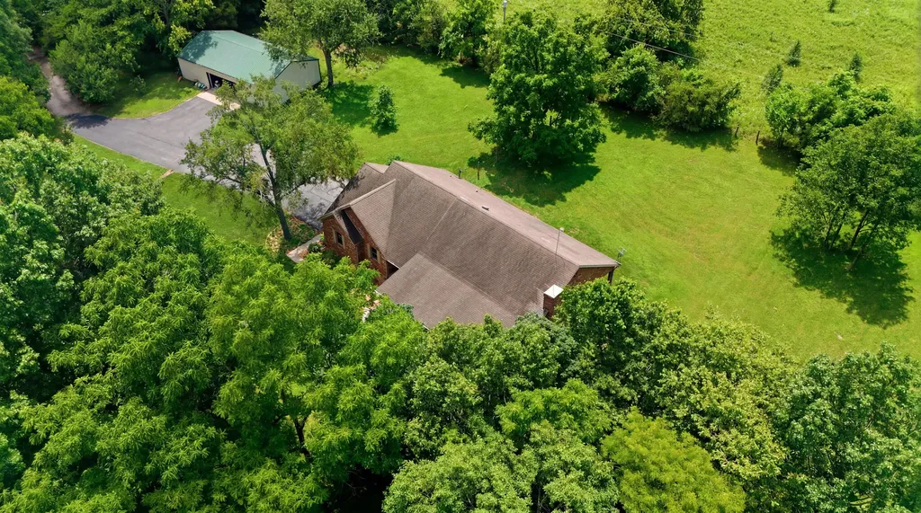 1077 Hammonds Creek Road Lawrenceburg KY 40342