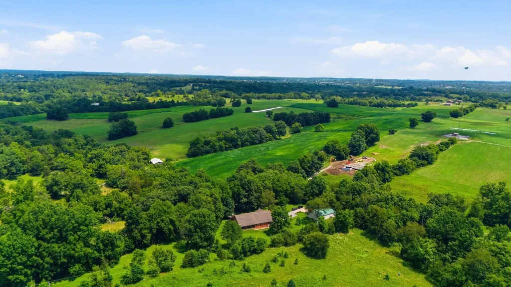 1077 Hammonds Creek Road Lawrenceburg KY 40342