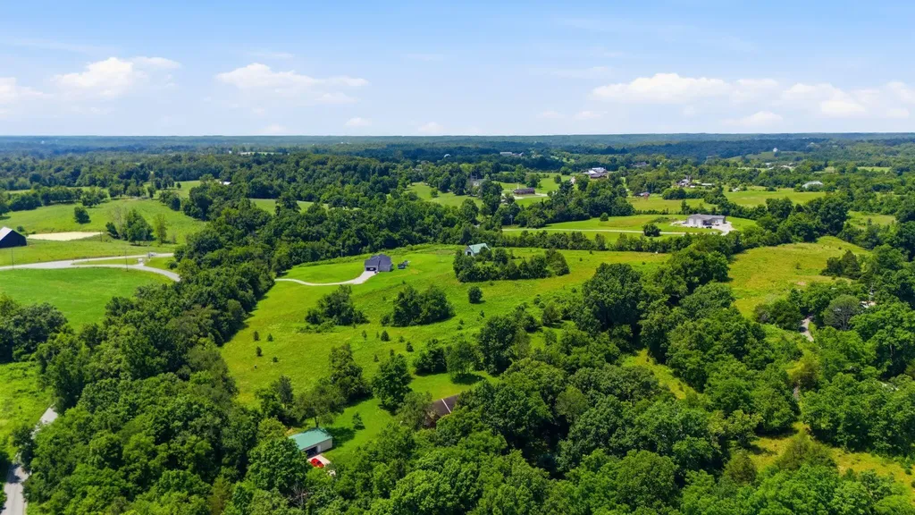 1077 Hammonds Creek Road Lawrenceburg KY 40342
