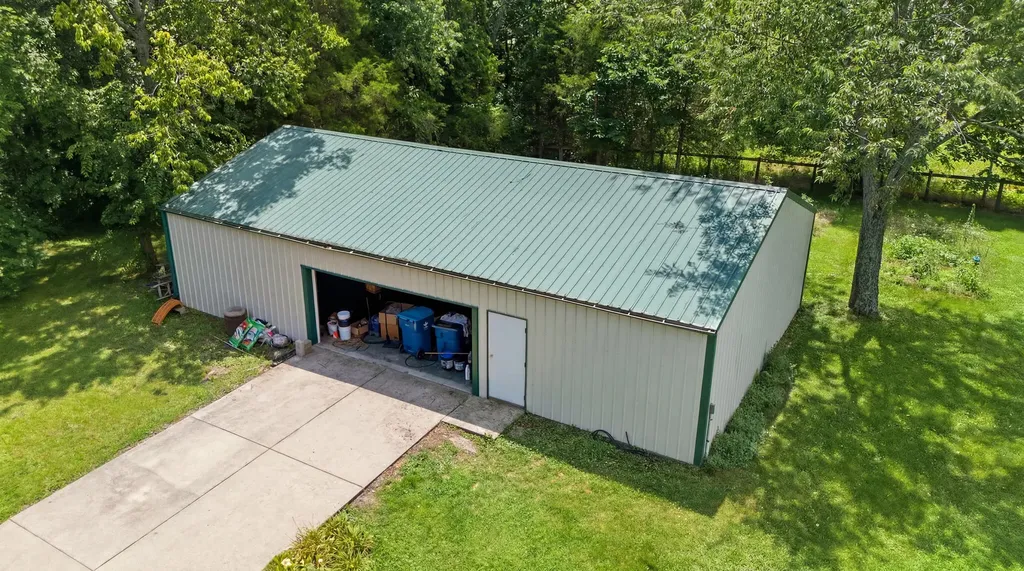 1077 Hammonds Creek Road Lawrenceburg KY 40342
